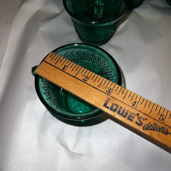 Vintage Tiara Emerald Pressed Glass Small Teacups - Picture 15 of 15